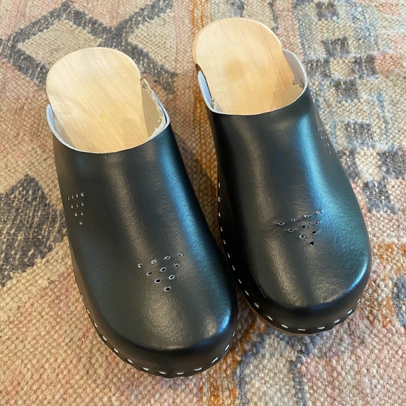 Clogs - Picture 1 of 2